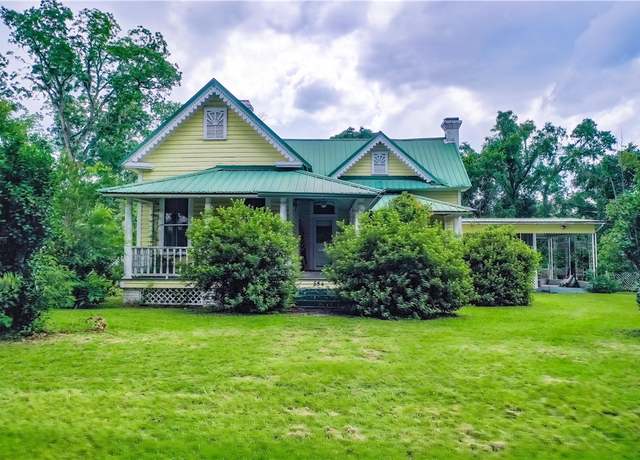 Property at 854 Jenkins St, Blackshear, GA 31516, 2 beds, 2.5 baths