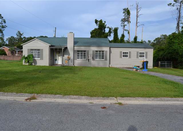 Property at 1308 Dean Dr, Waycross, GA 31501, 3 beds, 2 baths
