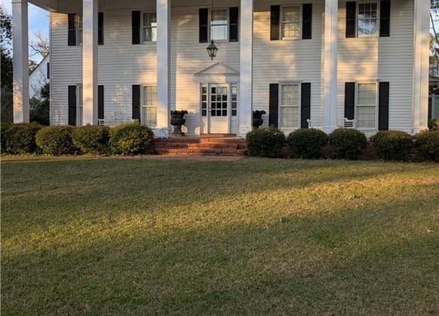 Property at 725 Main St, Blackshear, GA 31516, 5 beds, 3 baths