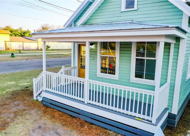 Property at 1410 Prince St, Brunswick, GA 31520, 2 beds, 1 bath