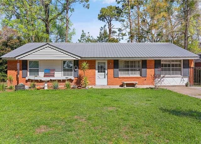 Property at 2243 Tara Ln, Brunswick, GA 31520, 3 beds, 1 bath