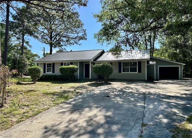 Property at 1301 Riverside Ave, Waycross, GA 31501, 3 beds, 1.5 baths