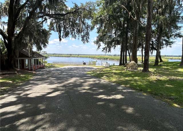 Property at 1044 Plantation Dr SW, Darien, GA 31305