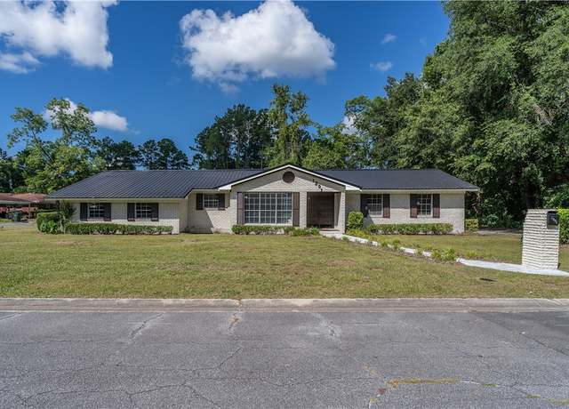 Property at 1501 Charles St, Waycross, GA 31501, 4 beds, 3 baths