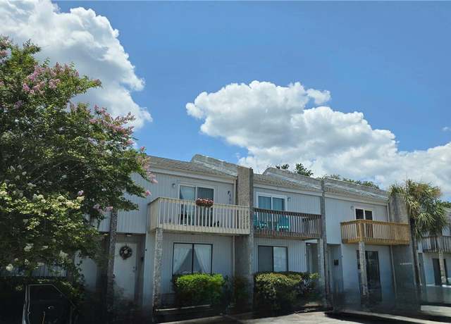 Property at 900 Lanier Blvd #6, Brunswick, GA 31520, 2 beds, 1.5 baths