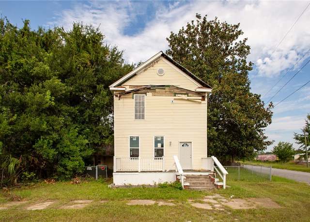 Property at 629 Remshart St, Waycross, GA 31501, 6 beds, 2 baths
