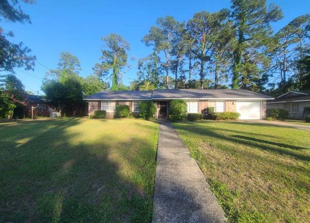 Property at 162 Fairway Oaks Dr, Brunswick, GA 31525, 4 beds, 2 baths