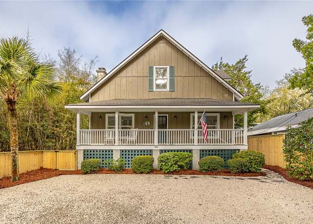 Property at 1041 1041 1/2 Ocean View Ocean View Ave, St Simons Island, GA 31522, 5 beds, 4.5 baths