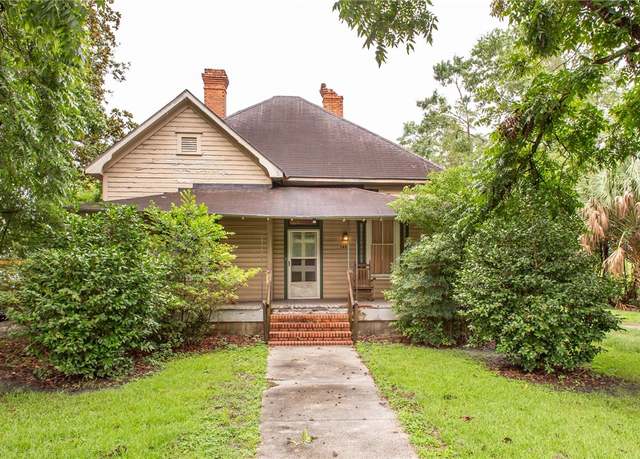 Property at 1953 State St, Waycross, GA 31501, 3 beds, 1.5 baths