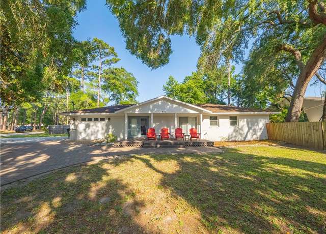 Property at 900 Mallery St, St Simons Island, GA 31522, 4 beds, 2.5 baths
