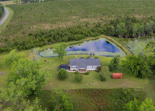 Property at 4196 Oglethorpe Rd, Jesup, GA 31545, 3 beds, 2 baths