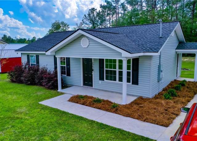 Property at 2962 South Lakeview Dr, Waycross, GA 31503, 3 beds, 2 baths