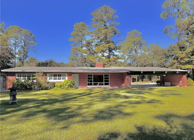 Property at 324 Harper St, Jesup, GA 31546, 4 beds, 2 baths