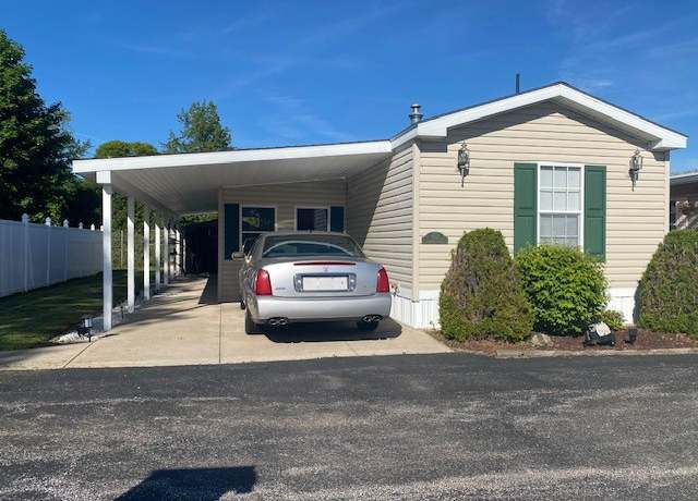 Property at 831 Douglas Dr, Erie, PA 16505, 2 beds, 2 baths