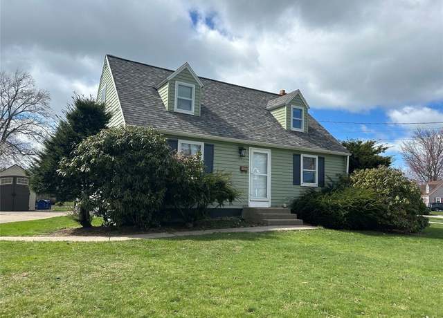 Property at 322 Lake Cliff Dr, Erie, PA 16511, 4 beds, 1.5 baths