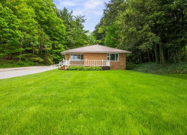 Property at 12052 Lake Dr, Conneaut Lake, PA 16316, 2 beds, 2.5 baths