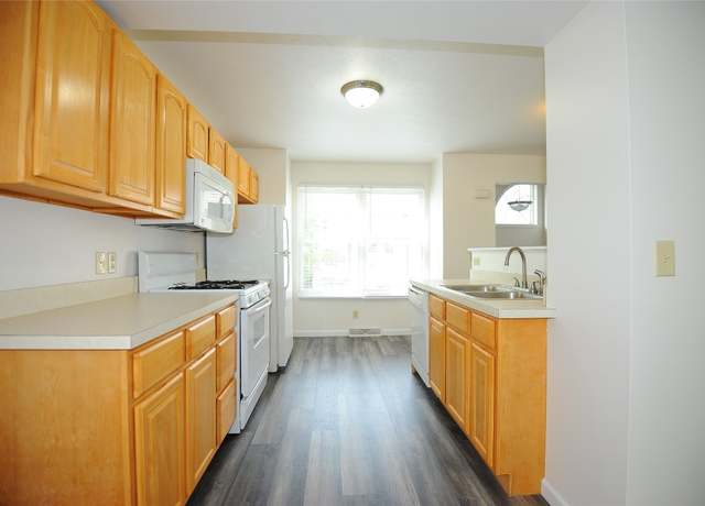 Property at 4140 Wood Hills Dr Unit C44, Erie, PA 16510, 3 beds, 1.5 baths