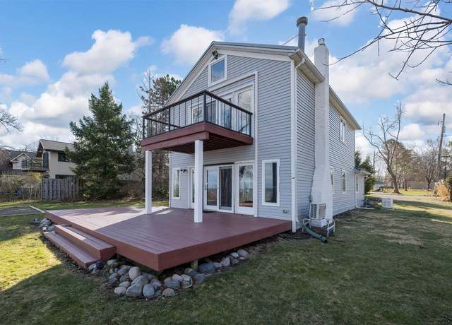 Property at 21 East Dr, Erie, PA 16511, 3 beds, 2.5 baths