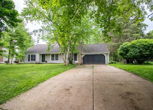Property at 104 Hillcrest Dr, Edinboro, PA 16412, 4 beds, 2.5 baths