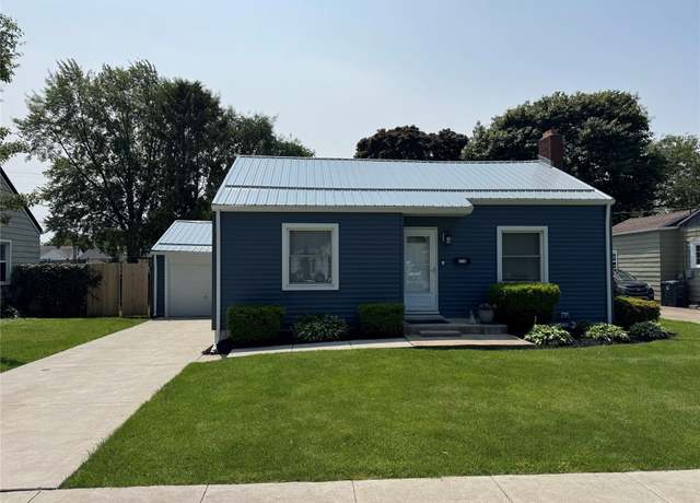 Property at 1110 Hartt Rd, Erie, PA 16505, 2 beds, 1.5 baths