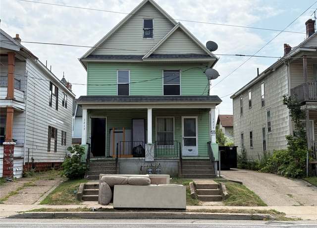Property at 1215 E Lake Rd, Erie, PA 16507, 4 beds, 2 baths