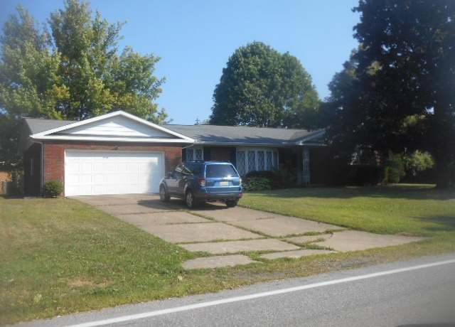 Property at 1040 W 54th St, Erie, PA 16509, 3 beds, 3 baths