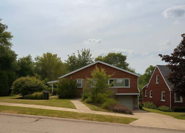 Property at 4324 Sunset Blvd, Erie, PA 16504, 4 beds, 2 baths