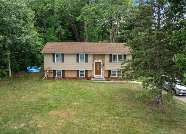 Property at 4206 Stanton St, Erie, PA 16510, 3 beds, 1.5 baths