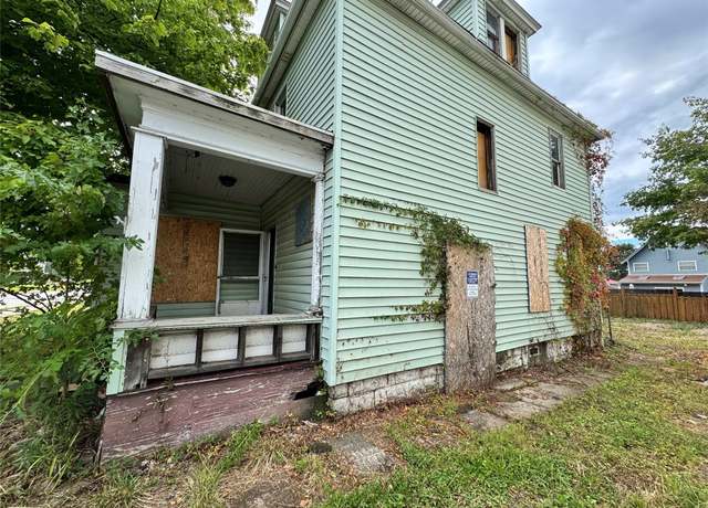 Property at 1316 Buffalo Rd, Erie, PA 16503, 4 beds, 1.5 baths