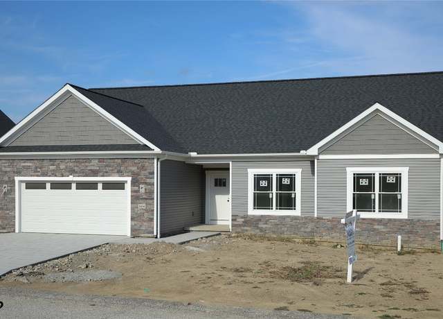 Property at 5404 Windcrest Dr, Erie, PA 16510, 3 beds, 2 baths