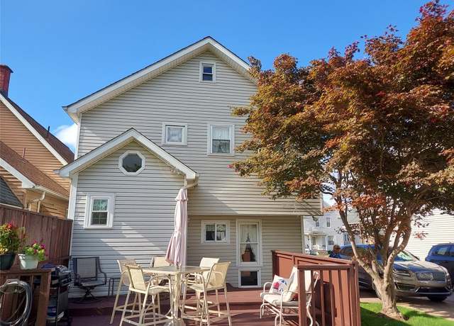 Property at 1131 E 25th St, Erie, PA 16503, 6 beds, 2 baths