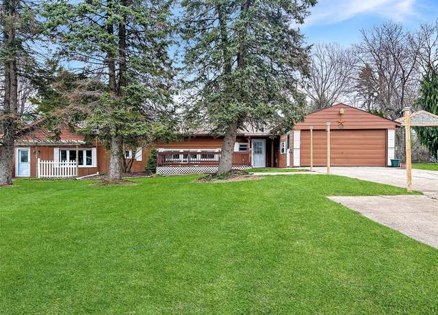 Property at 5049 Roslindale Ave, Erie, PA 16509, 3 beds, 2 baths