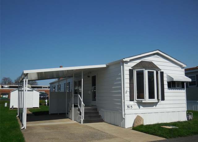 Property at 915 Douglas St, Erie, PA 16505, 2 beds, 1 bath
