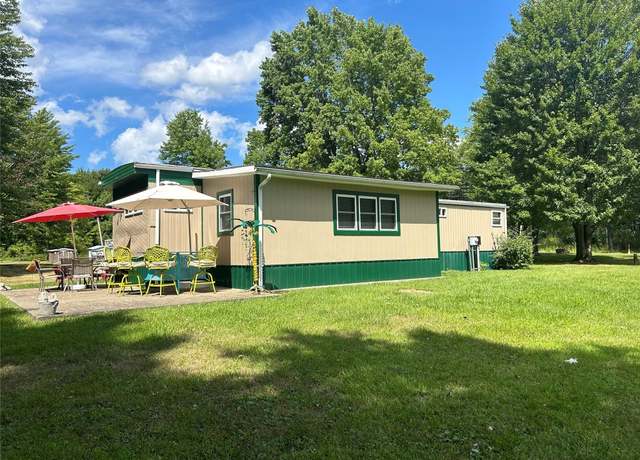Property at 8571 Plymouth Ln, Jamestown, PA 16134, 2 beds, 1 bath