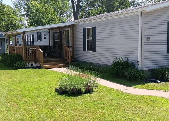 Property at 21 Ridgewood Dr, Erie, PA 16426, 3 beds, 2 baths