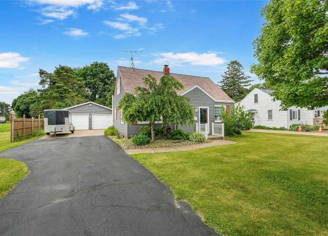 Property at 1110 Ford Ave, Erie, PA 16505, 3 beds, 2 baths