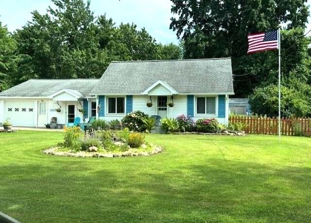 Property at 1233 Gunton Dr, Fairview, PA 16415, 3 beds, 1.5 baths