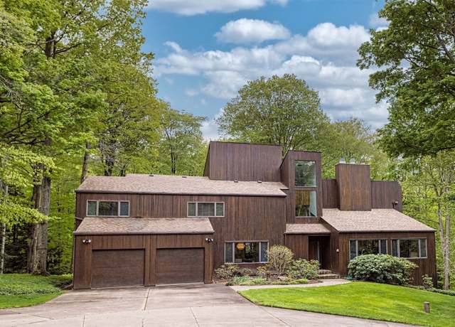 Property at 6031 Schultz Rd, Erie, PA 16509, 7 beds, 5 baths