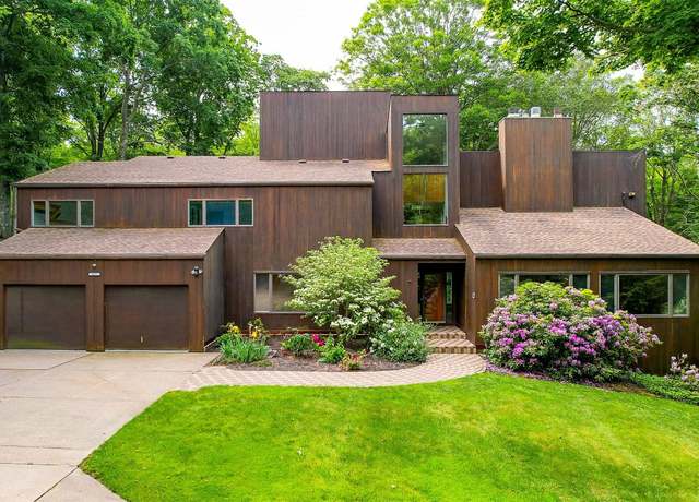 Property at 6031 Schultz Rd, Erie, PA 16509, 7 beds, 5 baths