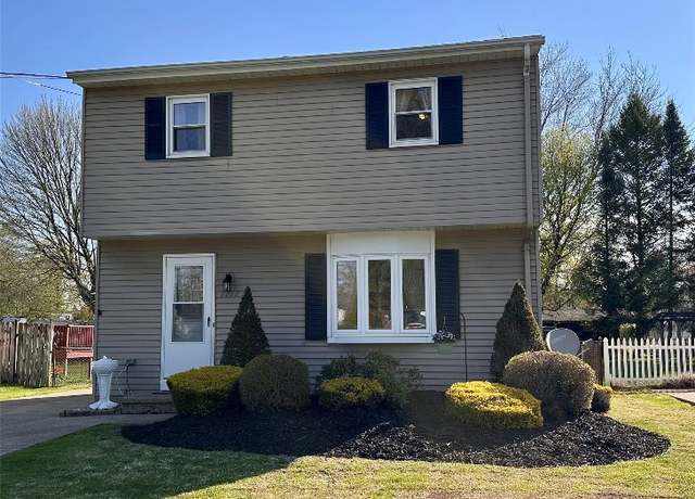 Property at 1717 Garloch Dr, Erie, PA 16506, 3 beds, 1.5 baths