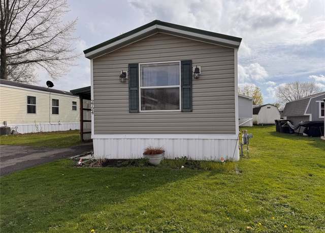 Property at 2724 Green Acre Dr, Erie, PA 16506, 2 beds, 2 baths