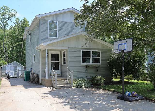 Property at 807 Eldred St, Erie, PA 16511, 3 beds, 1.5 baths