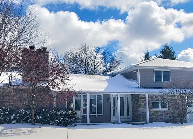 Property at 1157 Southview Dr, Erie, PA 16509, 4 beds, 3.5 baths