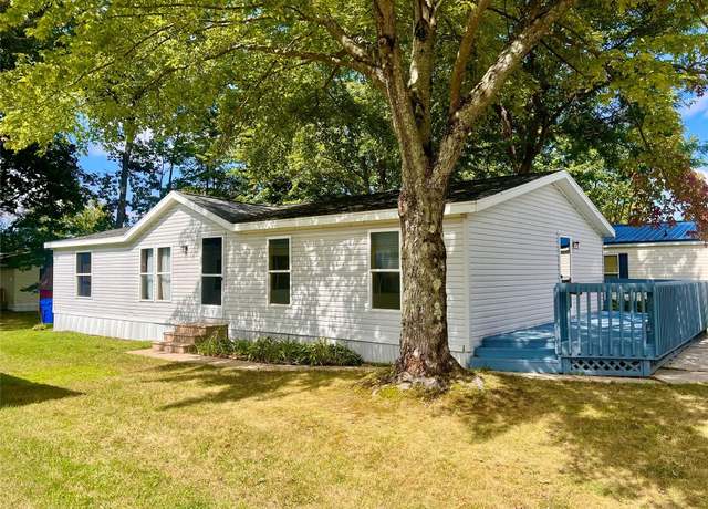 Property at 1632 Edgewood Dr, Erie, PA 16509, 4 beds, 2 baths