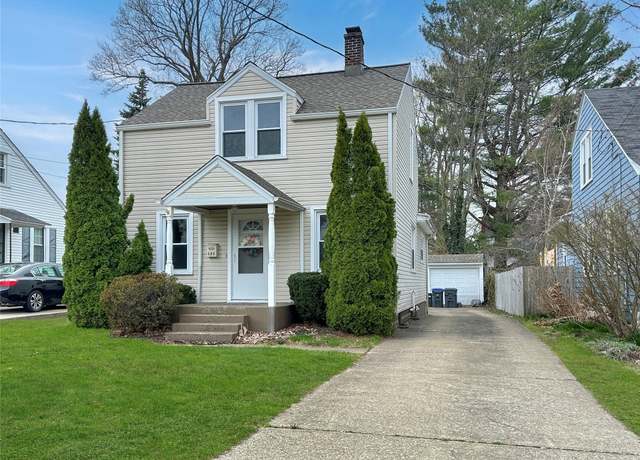 Property at 426 Roslyn Ave, Erie, PA 16505, 3 beds, 1.5 baths