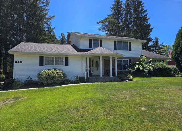 Property at 211 Fairway Dr, Edinboro, PA 16412, 4 beds, 3.5 baths