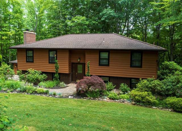 Property at 6061 Saddlehorn Dr, Erie, PA 16506, 3 beds, 2.5 baths