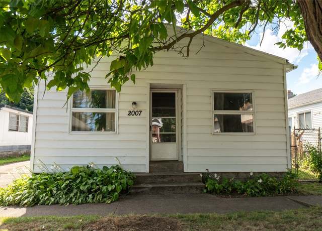 Property at 2007 Prospect Ave, Erie, PA 16510, 4 beds, 2 baths