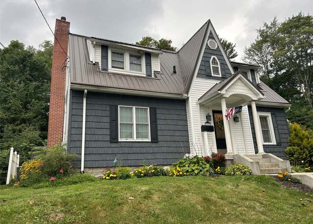 Property at 826 Irvin Ave, Meadville, PA 16335, 4 beds, 2 baths
