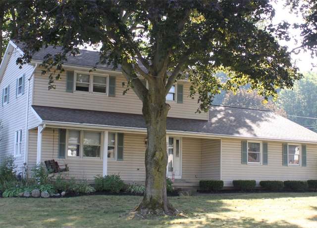 Property at 3003 Loveland Ave, Erie, PA 16506, 5 beds, 1.5 baths